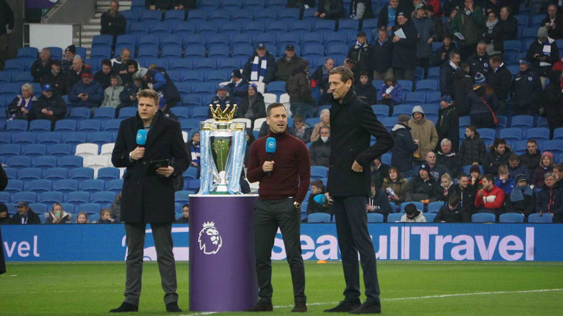 在赛场上展 在赛场上展