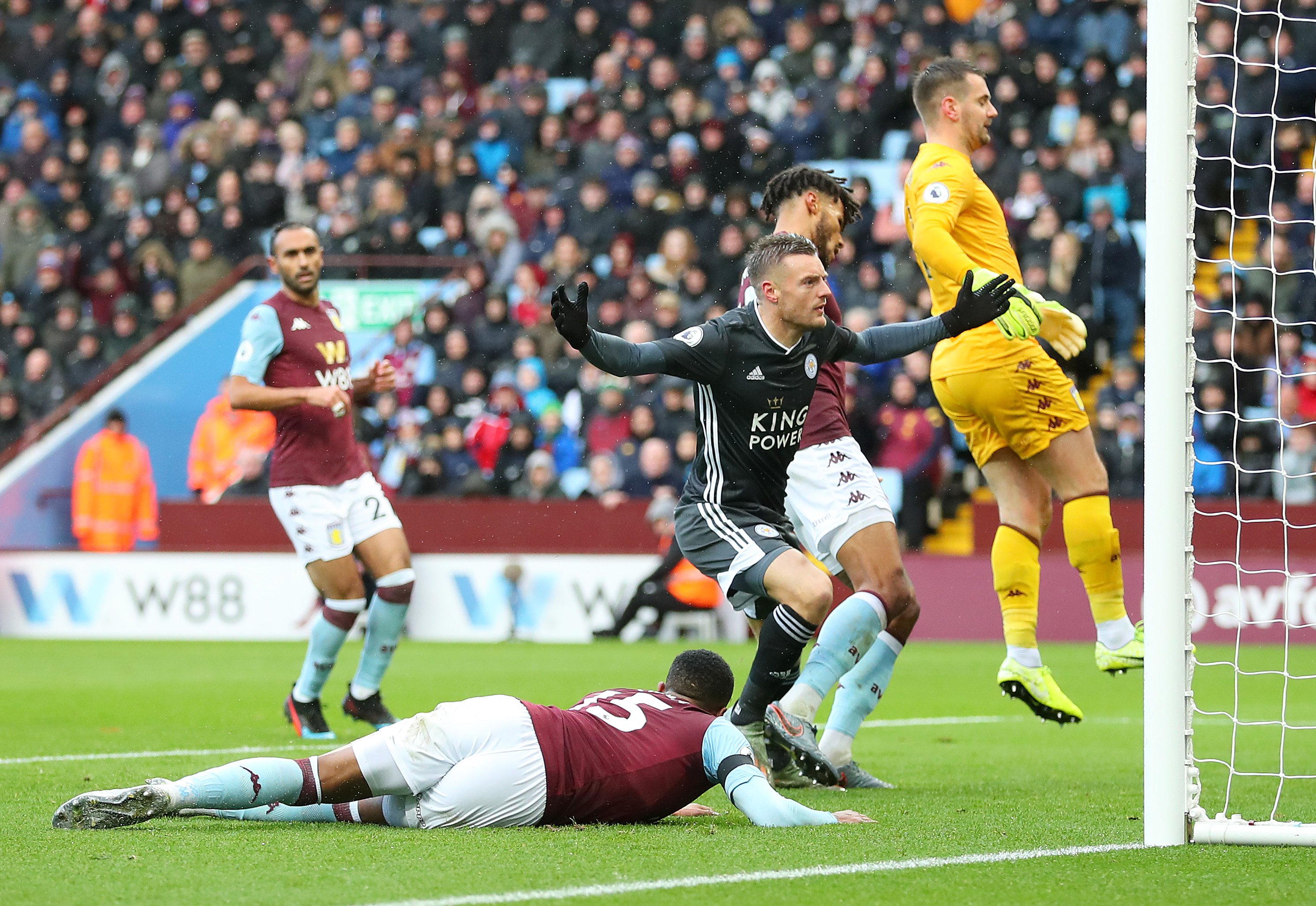 成竞争拉锯 成竞争拉锯